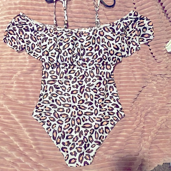 Ladies one piece leopard print swim suit- Sz. M/L - Picture 3 of 11